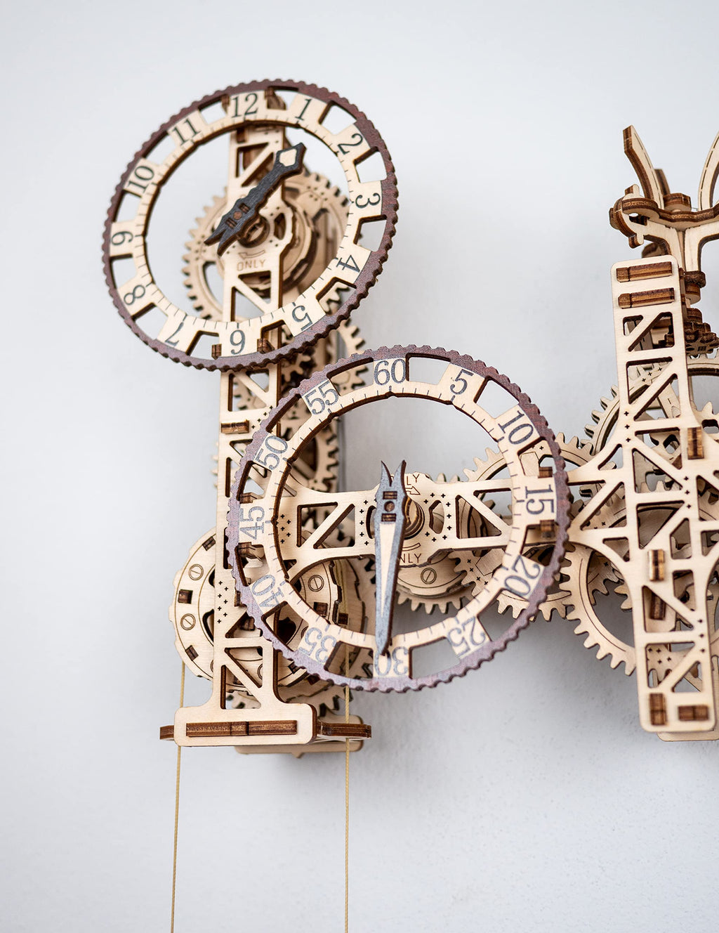 3D Wooden Clock Puzzle Building Kit with 257 Pieces D704830